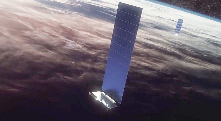 Un satélite Starlink en llamas ilumina el cielo colombiano