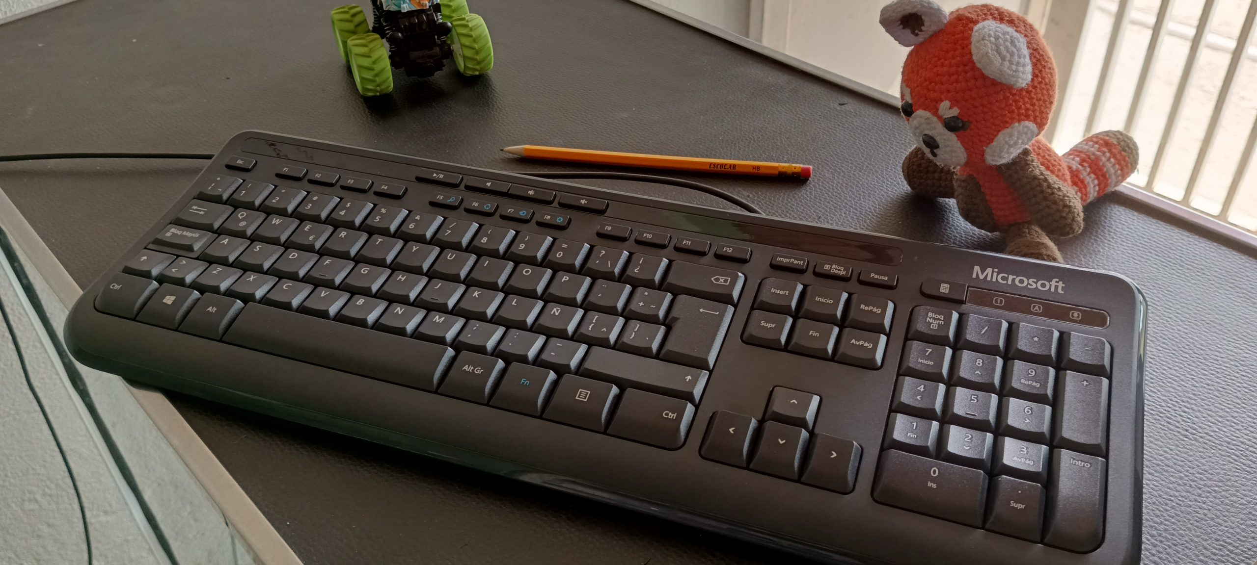 El teclado Microsoft Wired Keyboard 600 es económico y genial